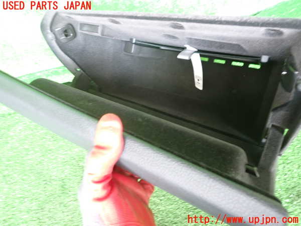 2UPJ-38487516]BMW 320d(3D20)(F30)グローブボックス1 中古_m0003.jpg
