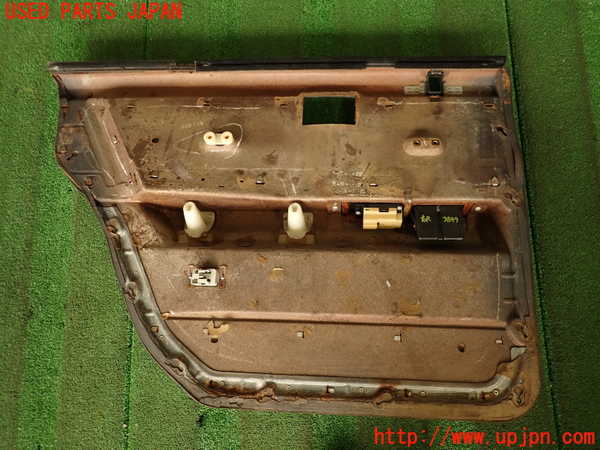 2UPJ-38491294]グロリア ワゴン(WY30)右後ドア内張り (ジャンク品) 中古_m0005.jpg