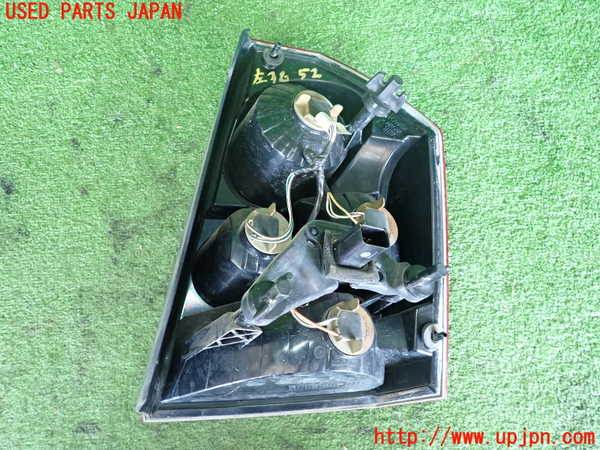 2UPJ-38521536]クライスラー・300C(LX57)左テールランプ 中古_m0003.jpg