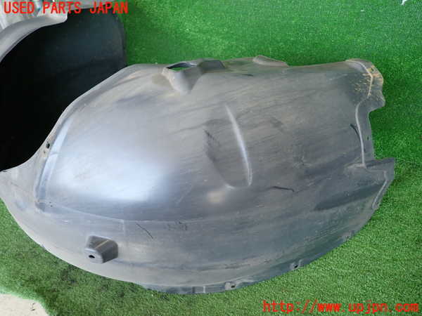 2UPJ-38521090]クライスラー・300C(LX57)右前フェンダーライナー 中古_m0002.jpg