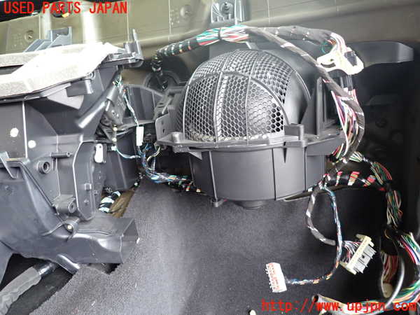 2UPJ-38526081]クライスラー・300C(LX57)エバポレーター1 中古_m0002.jpg