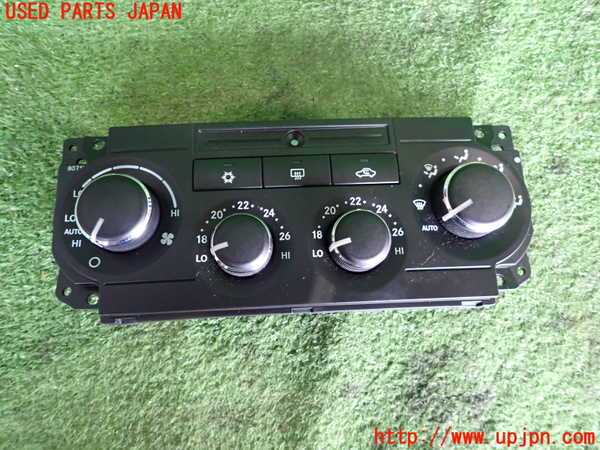 2UPJ-38526066]クライスラー・300C(LX57)エアコンスイッチ1 中古_m0001.jpg