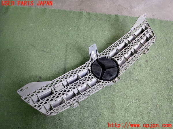 2UPJ-38561050]ベンツ CLS550 C219(219372)ラジエターグリル 中古_m0004.jpg