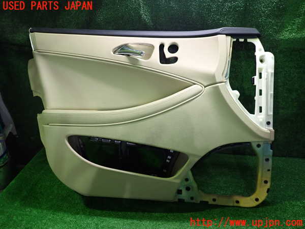 2UPJ-38561264]ベンツ CLS550 C219(219372)左前ドア内張り ジャンク_m0001.jpg
