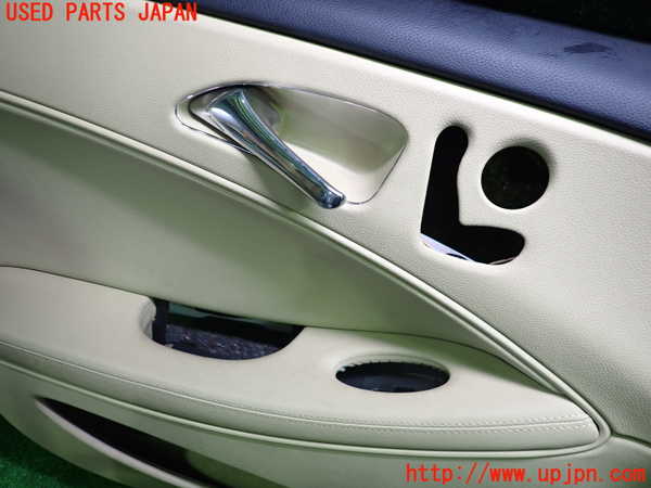 2UPJ-38561264]ベンツ CLS550 C219(219372)左前ドア内張り ジャンク_m0002.jpg