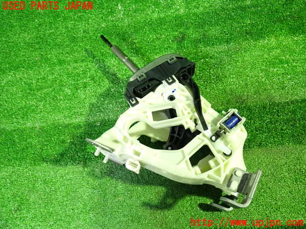 1UPJ-38597555]セレナ Sハイブリッド(HFC26)ATシフトレバー 中古_m0003.jpg