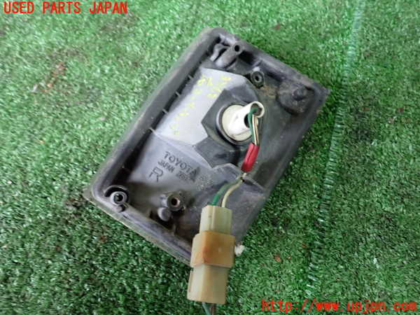 5UPJ-38621150]ランクル60系(HJ61V(改))右コーナーランプ 中古_m0002.jpg