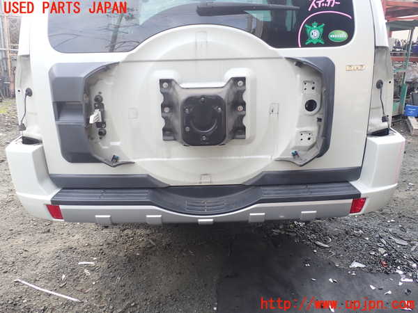 1UPJ-38631610]パジェロ(V88W)リアバンパー 中古_m0001.jpg