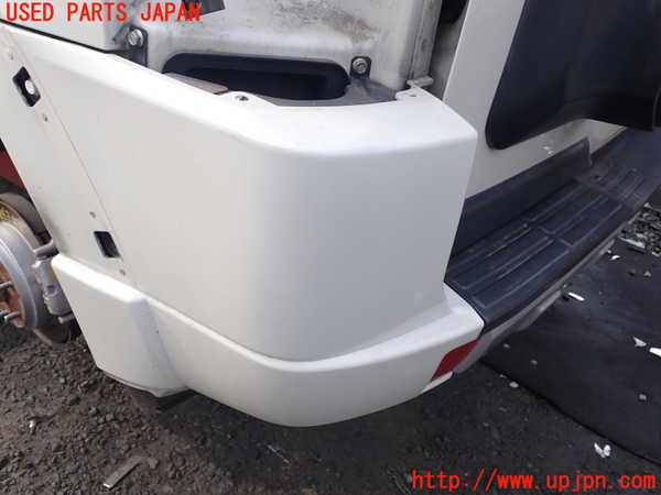 1UPJ-38631610]パジェロ(V88W)リアバンパー 中古_m0004.jpg