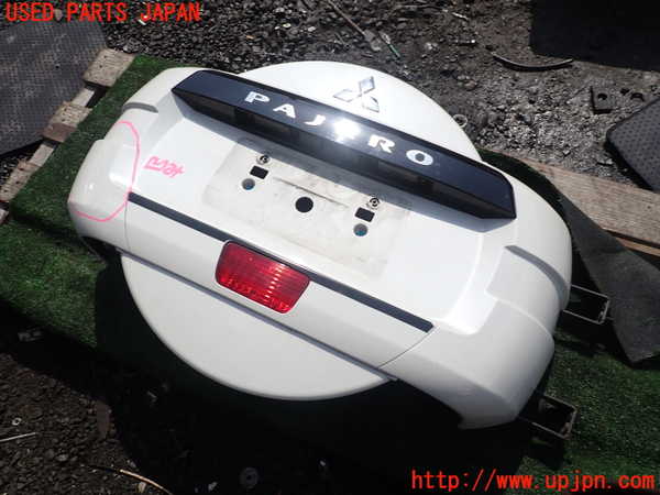 1UPJ-38631559]パジェロ(V88W)リアフィニッシャー 中古_m0001.jpg