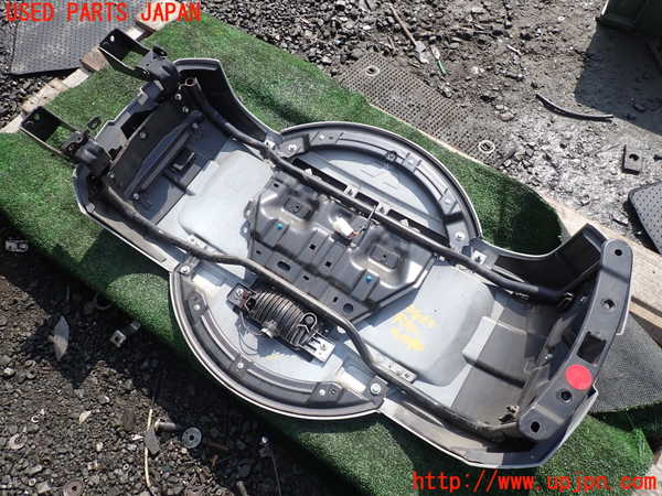 1UPJ-38631559]パジェロ(V88W)リアフィニッシャー 中古_m0004.jpg
