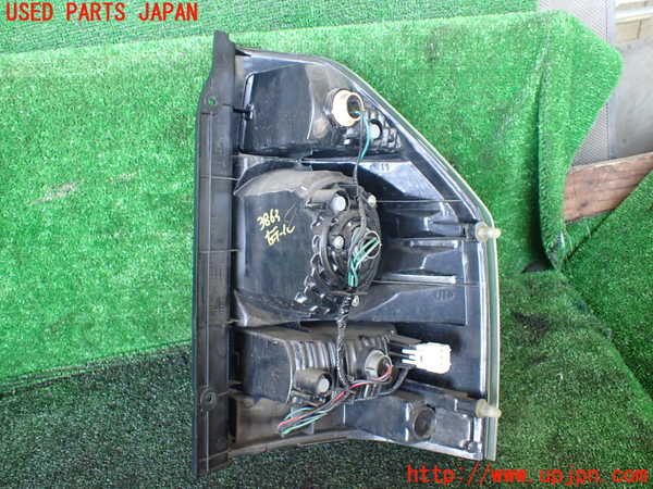 1UPJ-38631536]パジェロ(V88W)左テールランプ 中古_m0003.jpg