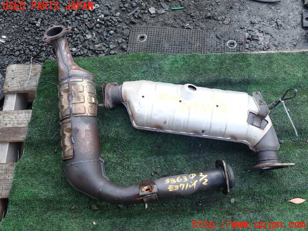 1UPJ-38632661]パジェロ(V88W)触媒1 中古_m0001.jpg