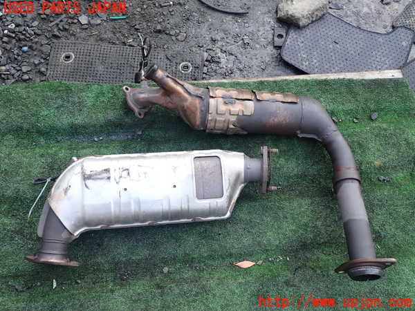 1UPJ-38632661]パジェロ(V88W)触媒1 中古_m0002.jpg