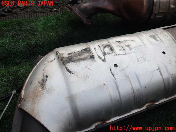 1UPJ-38632661]パジェロ(V88W)触媒1 中古_m0003.jpg