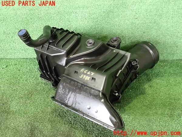 2UPJ-38652560]アウディ・A3 スポーツバック(GYDLA)エアクリーナーボックス 中古_m0002.jpg