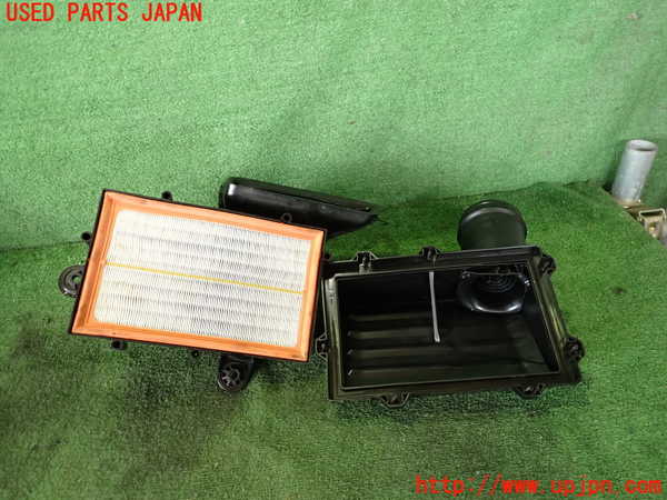 2UPJ-38652560]アウディ・A3 スポーツバック(GYDLA)エアクリーナーボックス 中古_m0003.jpg