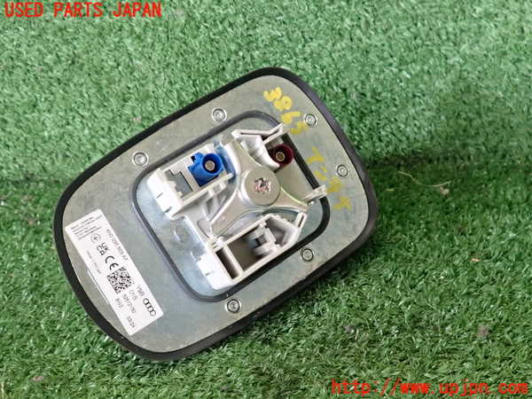 2UPJ-38656550]アウディ・A3 スポーツバック(GYDLA)アンテナ 中古_m0002.jpg