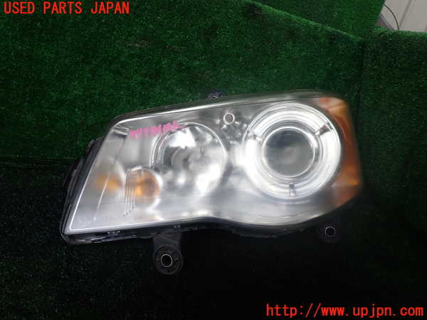 1UPJ-38661132]クライスラー・グランドボイジャー(RT38)左ヘッドライト HID 中古_m0001.jpg