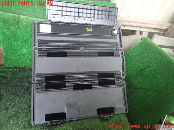 1UPJ-38667841]クライスラー・グランドボイジャー(RT38)小物入れ1 中古_m0002.jpg