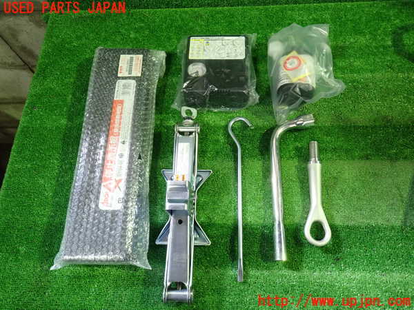 1UPJ-38677805]ソリオ バンディット(MA37S)車載工具 中古_m0001.jpg