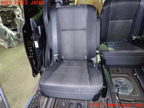 1UPJ-38687145]ヴォクシー(ノア)(ZRR80W)右2列目シート 中古_m0001.jpg