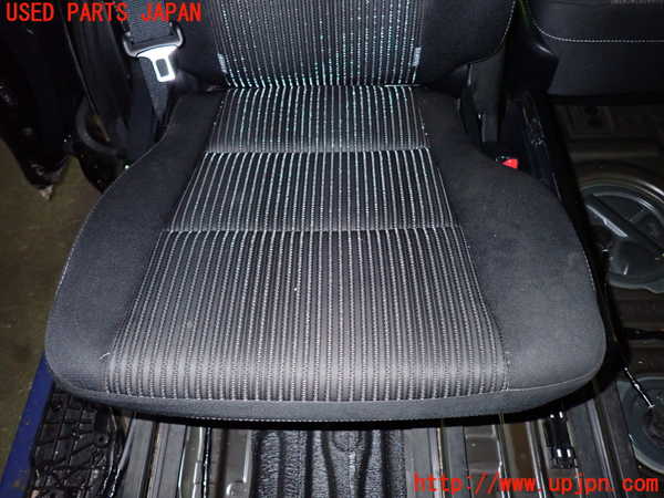 1UPJ-38687145]ヴォクシー(ノア)(ZRR80W)右2列目シート 中古_m0003.jpg