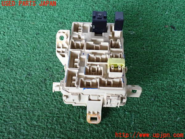 2UPJ-38746741]ハイラックスサーフ(RZN185W)ヒューズボックス1 中古_m0001.jpg