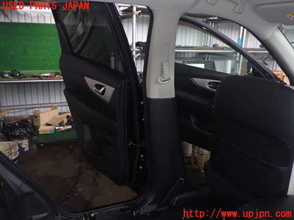 2UPJ-38757670]エクストレイル ハイブリッド(HNT32)左センターピラートリム 中古_m0001.jpg