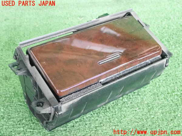 2UPJ-38827821]クラウン エステート(JZS175W)灰皿1 中古_m0001.jpg