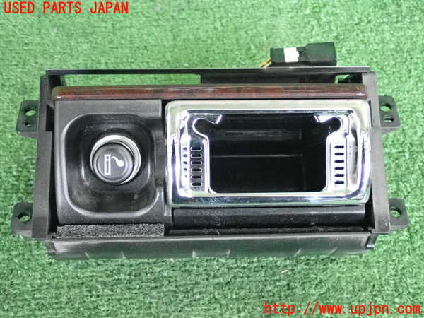 2UPJ-38827821]クラウン エステート(JZS175W)灰皿1 中古_m0002.jpg
