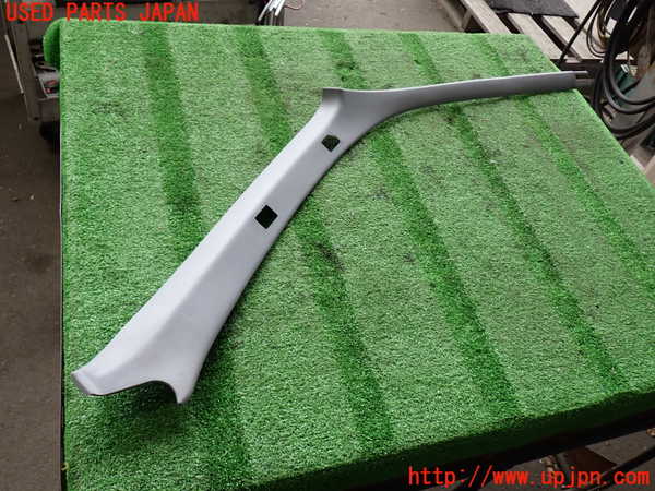 2UPJ-38967655]ハイラックスサーフ(RZN185W)右フロントピラートリム 中古_m0001.jpg