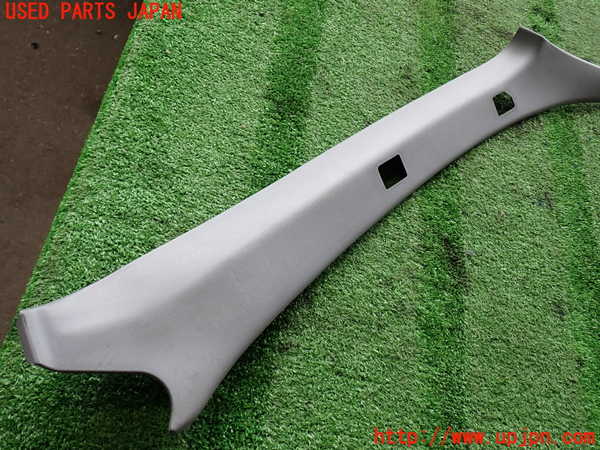 2UPJ-38967655]ハイラックスサーフ(RZN185W)右フロントピラートリム 中古_m0002.jpg