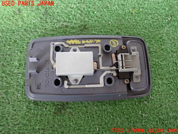 2UPJ-38966413]ハイラックスサーフ(RZN185W)ルームランプ3 (ラゲッジ真中) 中古_m0002.jpg