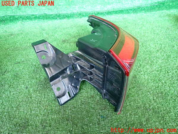 2UPJ-39001530]ヴェゼル ハイブリッド(e：HEV)(RV5)右テールランプ 中古_m0002.jpg