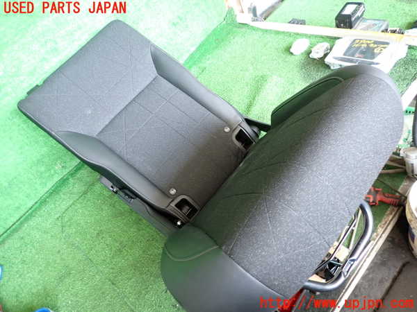 2UPJ-39007405]ヴェゼル ハイブリッド(e：HEV)(RV5)右リアシート 中古_m0001.jpg