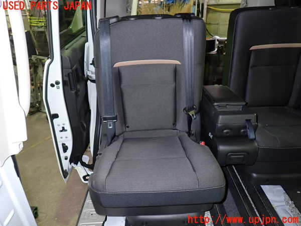 1UPJ-39067145]セレナ e-POWER(GFC28)右2列目シート 中古_m0001.jpg