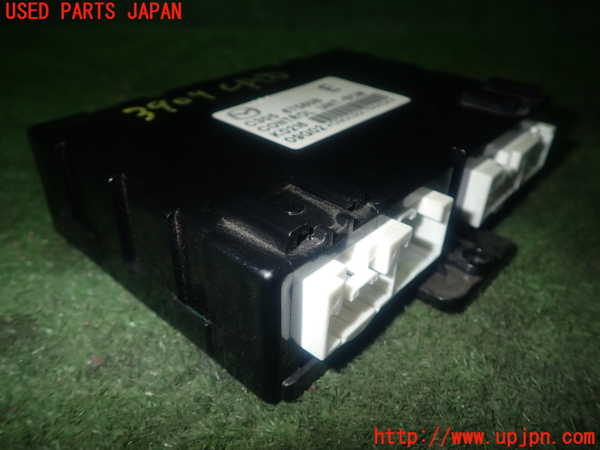 1UPJ-39096147]プレマシー(CREW)コンピューター2 中古 C30567560B_m0002.jpg