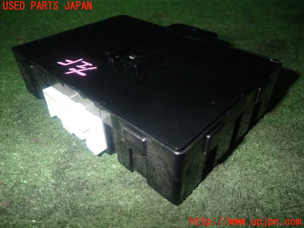 1UPJ-39096147]プレマシー(CREW)コンピューター2 中古 C30567560B_m0003.jpg