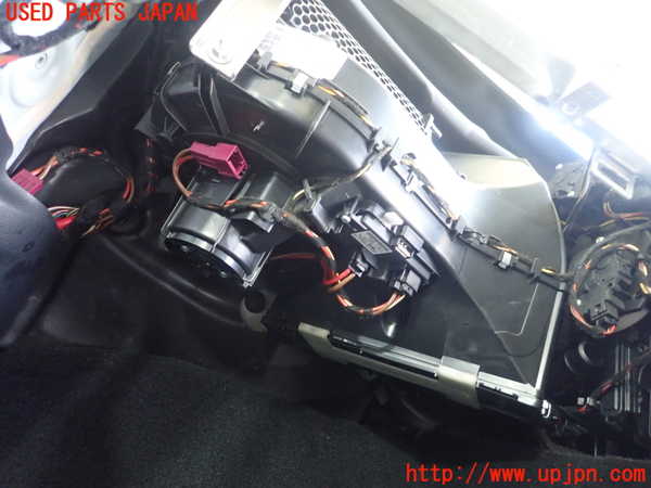 1UPJ-39106081]ベンツ E250 クーペ C207(207336)エバポレーター1 中古_m0002.jpg