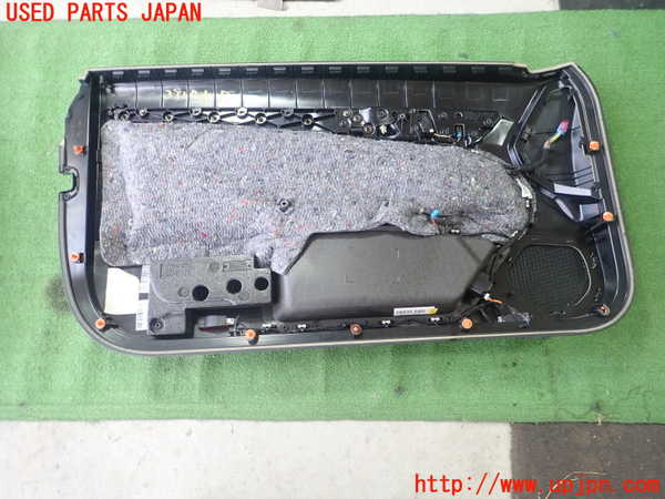 1UPJ-39101234]ベンツ E250 クーペ C207(207336)右ドア内張り 中古_m0003.jpg