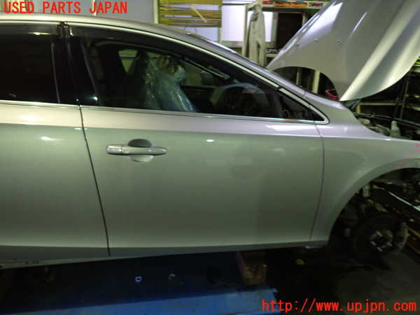 1UPJ-39111230]ボルボ・V40(MB4164T)右前ドア 中古 AGC M25 43R-00049_m0001.jpg