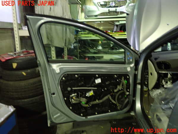 1UPJ-39111260]ボルボ・V40(MB4164T)左前ドア 中古 AGC M25 43R-00049_m0004.jpg