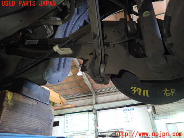 1UPJ-39114300]ボルボ・V40(MB4164T)右リアナックルハブ 中古_m0001.jpg