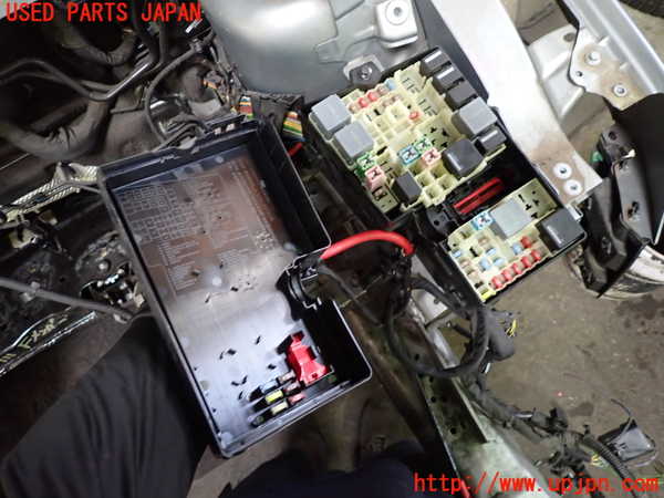 1UPJ-39116741]ボルボ・V40(MB4164T)ヒューズボックス1(EGルーム内助手席側) 中古_m0002.jpg