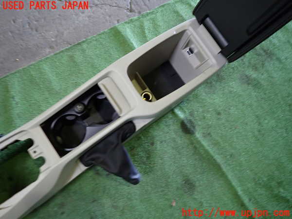 1UPJ-39117540]ボルボ・V40(MB4164T)センターコンソール 中古_m0002.jpg