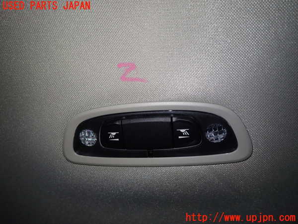 1UPJ-39116412]ボルボ・V40(MB4164T)ルームランプ2(2列目真中) 中古_m0001.jpg