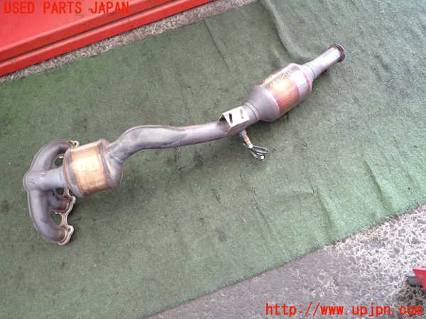 2UPJ-39122041]ベンツ B180(245232)(W245系)エキマニ1 触媒 マニバーター 中古_m0001.jpg