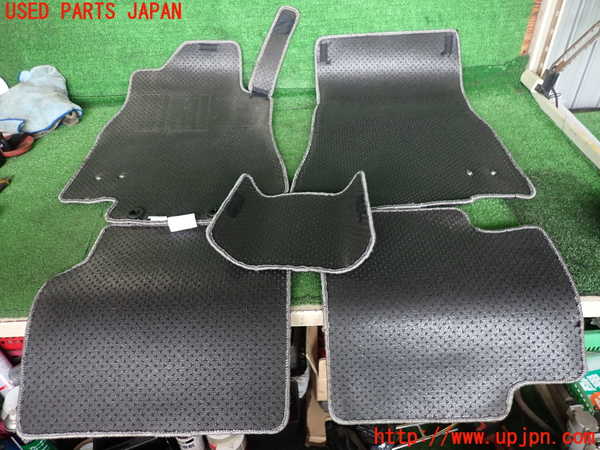 2UPJ-39127800]ベンツ B180(245232)(W245系)フロアマット 中古_m0002.jpg