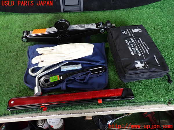 2UPJ-39127805]ベンツ B180(245232)(W245系)車載工具 中古_m0001.jpg
